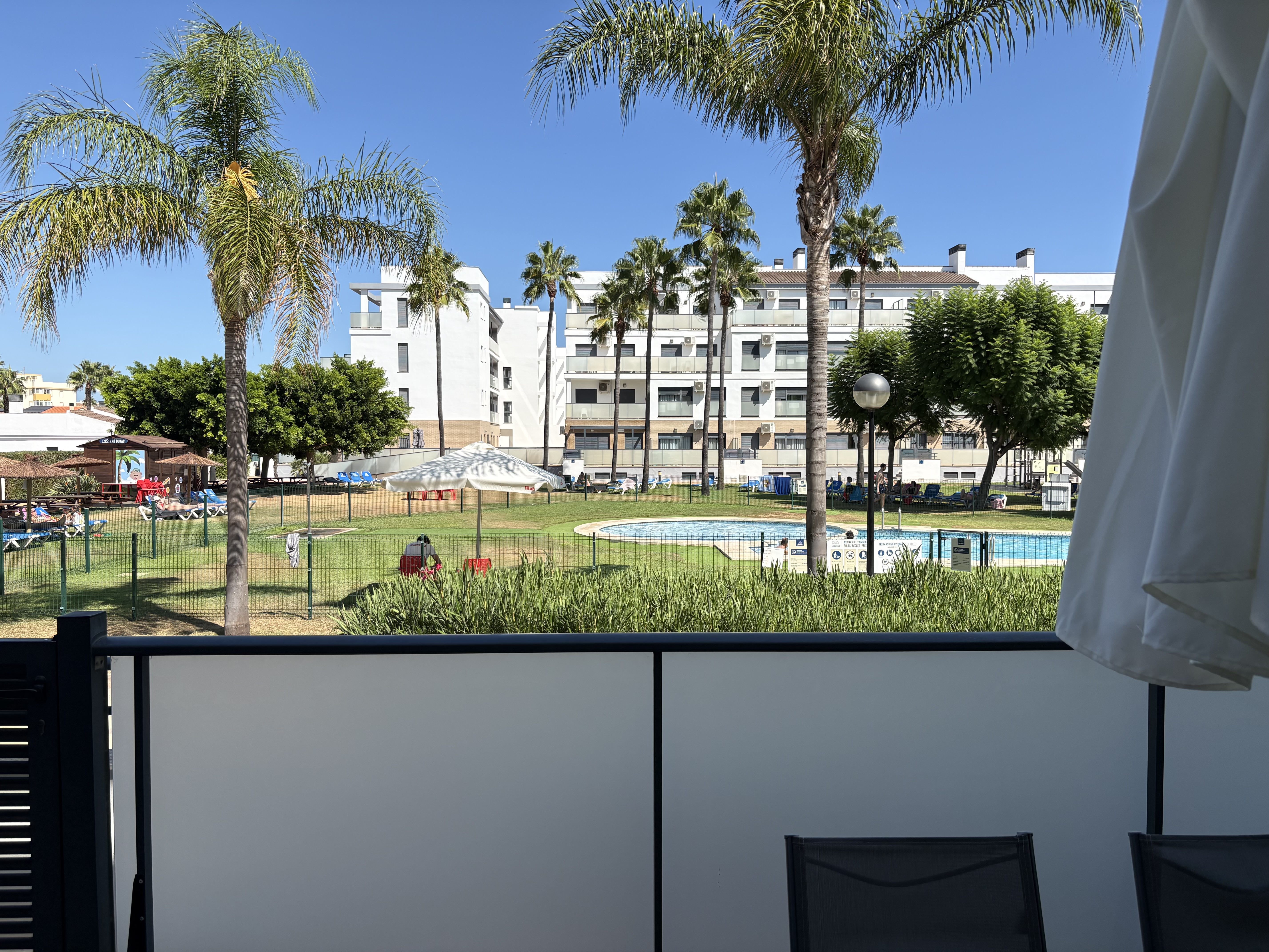 Terra con vistas a la piscina